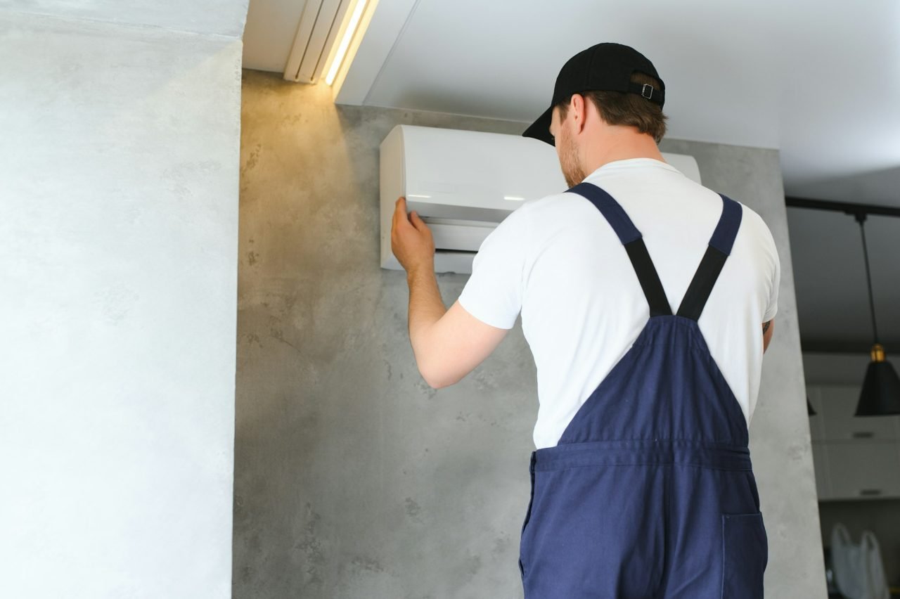 service-man-is-cleaning-repair-and-maintenance-of-air-conditioner-1-4.jpg